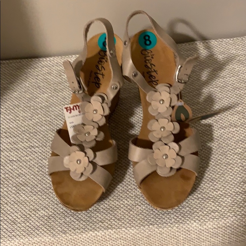 Tan Biostep wedges size 8M!
